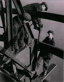 riveters2.jpg (22524 bytes)